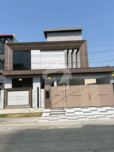 G block 10 Marla corner house available for rent