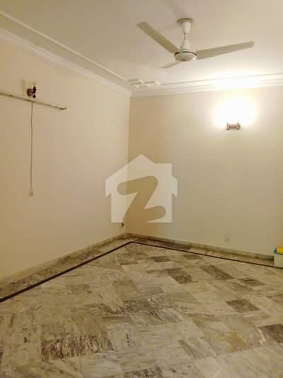 BEAUTIFUL UPPER PORTION FOR RENT IN F11, 400 SQYRD
