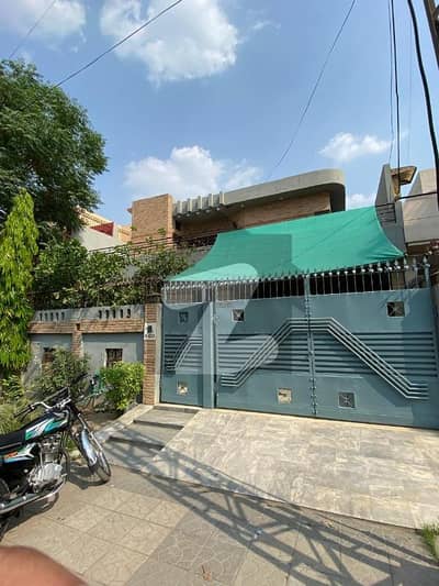 پنجاب سمال انڈسٹریز کالونی لاہور میں 5 کمروں کا 14 مرلہ مکان 4.25 کروڑ میں برائے فروخت۔
