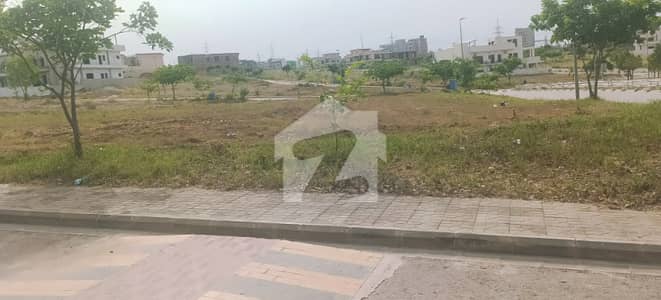 10 Marla Top highted Location Plot For Sale