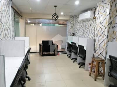 ملتان روڈ لاہور میں 10 مرلہ Studio عمارت 1.9 لاکھ میں کرایہ پر دستیاب ہے۔