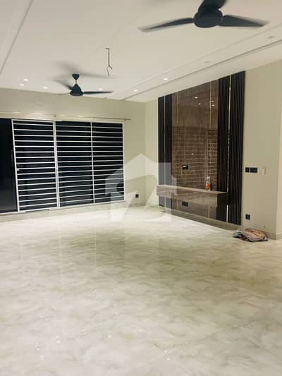 1 KANAL UPPER PORTION AVAILABLE FOR RENT IN LDA AVENUE 1 BLOCK D IN A VERY BEAUTIFUL LOCATION OF LAHORE