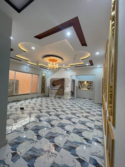 1 KANAL BEAUTIFUL HOUSE AVAILABLE FOR SALE IN LDA AVENUE 1 BLOCK B IN A VERY HOT LOCATION OF LAHORE