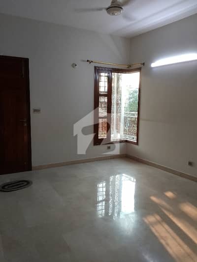 240 SQR GROUND FLOOR 3BDD TILE FLOORING BLOCK 5 GULSHAN IQBAL