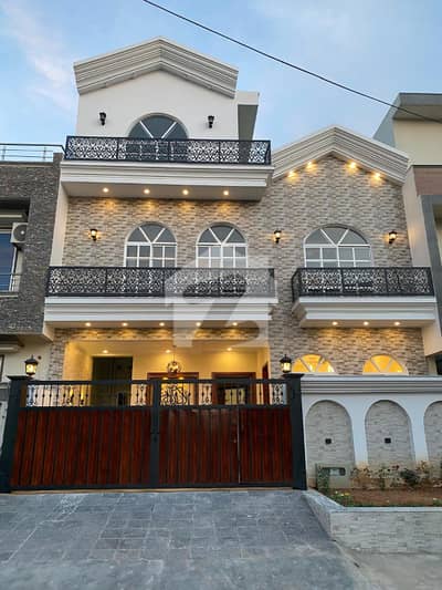 8 marla brandnew modern house for sale in G-13 Islamabad