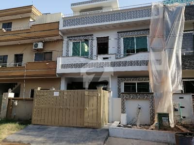 جی ۔ 13 اسلام آباد میں 4 کمروں کا 4 مرلہ مکان 3.75 کروڑ میں برائے فروخت۔