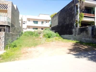 Builder Location 40*80 Plot For Sale
