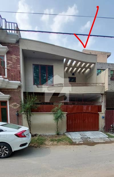 Very Good 5 Marla Single Unit House Facing Park