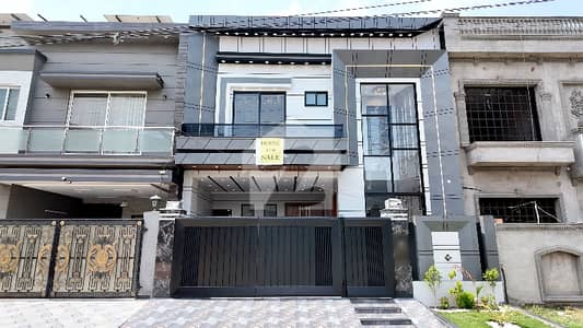 ایل ڈی اے ایوینیو لاہور میں 6 کمروں کا 10 مرلہ مکان 3.99 کروڑ میں برائے فروخت۔