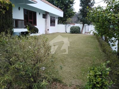 Prime Location Single Storey House 4beds Attached Bathrooms Front Back Garden Ideal For Foreigners-