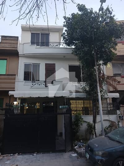 جی ۔ 13 اسلام آباد میں 4 کمروں کا 4 مرلہ مکان 3.25 کروڑ میں برائے فروخت۔