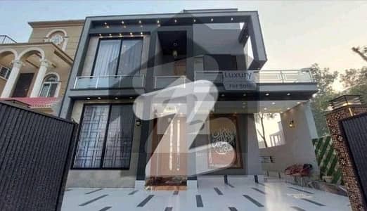 10 Marla House Available For Sale In Bahria Town - Overseas B, Lahore
