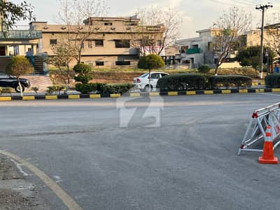Top location 10 Marla for sale in B1 Block B-17