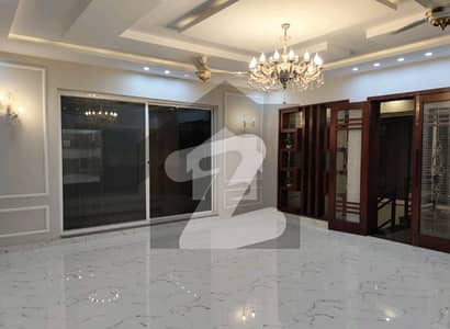 بحریہ ٹاؤن سیکٹر سی بحریہ ٹاؤن,لاہور میں 3 کمروں کا 5 مرلہ مکان 2.25 کروڑ میں برائے فروخت۔