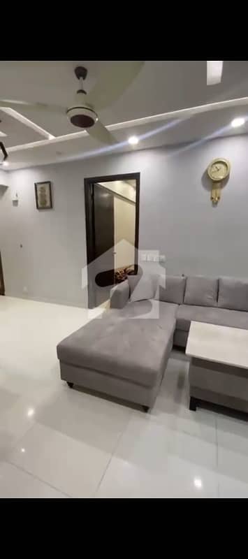 فلکنازپریزیڈینسی ملیر,کراچی میں 4 کمروں کا 7 مرلہ فلیٹ 2.5 کروڑ میں برائے فروخت۔