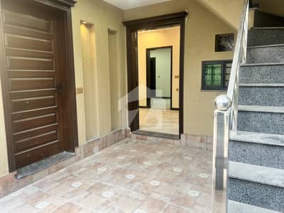 5 MARLA HOUSE FOR RENT