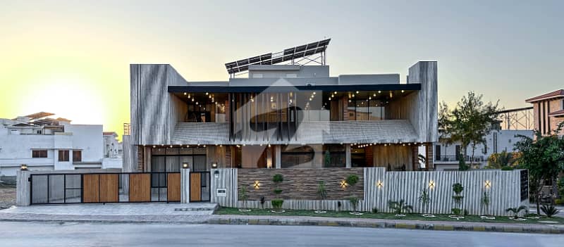 Luxurious Corner House With Two-Side Elevation Luxurious Corner House With Two-Side Elevation