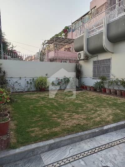 200 Sq Yards One Unit House On 150 Ft Wide Road For Sale 200 Sq Yards One Unit House On 150 Ft Wide Road For Sale