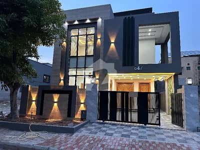 بحریہ ٹاؤن فیز 7 بحریہ ٹاؤن راولپنڈی,راولپنڈی میں 5 کمروں کا 10 مرلہ مکان 5.4 کروڑ میں برائے فروخت۔ بحریہ ٹاؤن فیز 7 بحریہ ٹاؤن راولپنڈی,راولپنڈی میں 5 کمروں کا 10 مرلہ مکان 5.4 کروڑ میں برائے فروخت۔
