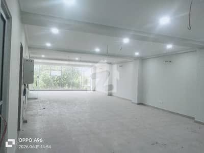 08 MARLA OFFICE 2ND FLOOR BRAND NEW PLAZA WITH LIFT