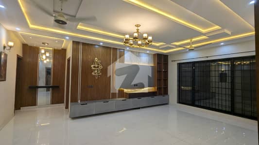 1 kanal House for rent Bahria Town Phase 8