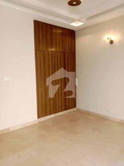 1 KANAL MOST BEAUTIFUL UPPER PORTION NEAR TO GOLD CREST MALL AVAILABLE FOR RENT