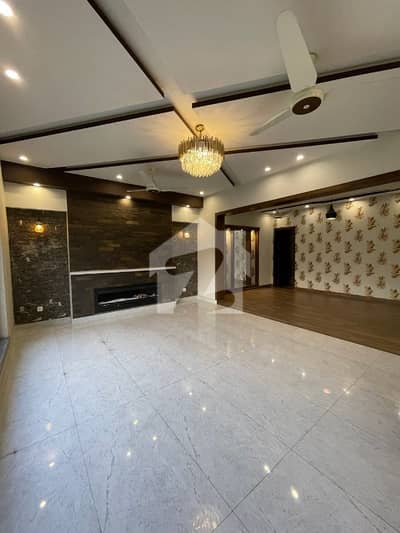 DOUBLE STOREY 5 BEDROOM 2 KITCHEN BIG CAR PARKING HOUSE FOR RENT