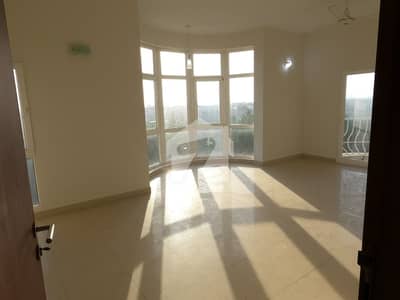 Very Well Maintained 3760 Square Feet 4 Bedroom Ultra Luxury Apartment In One Of The Most Prominent Project Of City Known As Creek Vista Located At DHA Phase 8 Is Available For Sale