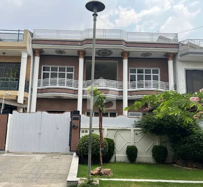 آئی ۔ 8 اسلام آباد میں 3 کمروں کا 12 مرلہ بالائی پورشن 1.5 لاکھ میں کرایہ پر دستیاب ہے۔