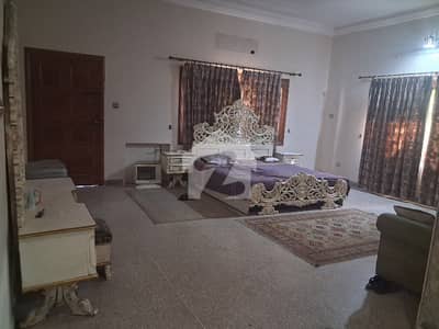 F-10/3 733 Square Yards House Huge Extra Land