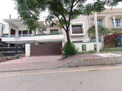 Main Boulevard House Is Available For Sale In Bahria Town Phase 8, Block F1