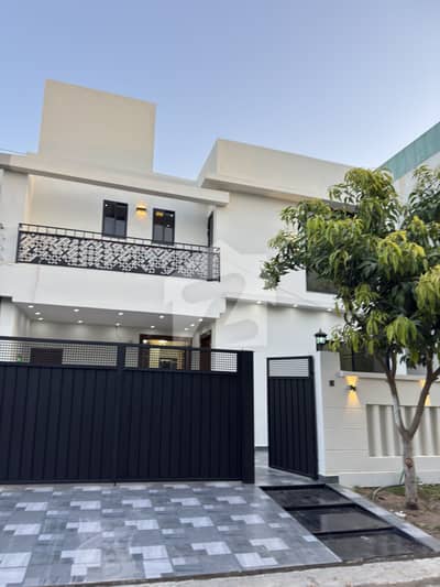 6.02 marla corner house for sale