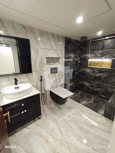 BEAUTIFULLY RENOVATED 3 BED FLAT FOR SALE IN BLOCK 13-A, GULSHAN E IQAL