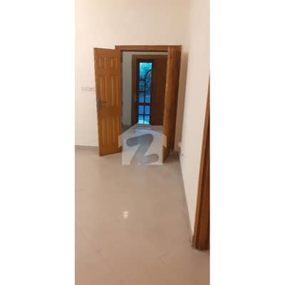 عسکری 13 راولپنڈی میں 4 کمروں کا 10 مرلہ مکان 6.4 کروڑ میں برائے فروخت۔
