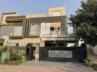 بحریہ ٹاؤن - اوورسیزبی بحریہ ٹاؤن اوورسیز انکلیو,بحریہ ٹاؤن,لاہور میں 5 کمروں کا 10 مرلہ مکان 3.25 کروڑ میں برائے فروخت۔