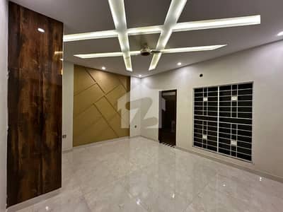 (GASS WAPDA) 10 MARLA UPPER PORTION WITH 3 BEDS ATTACHED 3 BATHS AVAILABLE FOR RENT