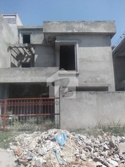 پی ایچ اے ایف آفیسرز ریزڈینسیا کوری روڈ,اسلام آباد میں 3 کمروں کا 8 مرلہ مکان 3.3 کروڑ میں برائے فروخت۔ پی ایچ اے ایف آفیسرز ریزڈینسیا کوری روڈ,اسلام آباد میں 3 کمروں کا 8 مرلہ مکان 3.3 کروڑ میں برائے فروخت۔
