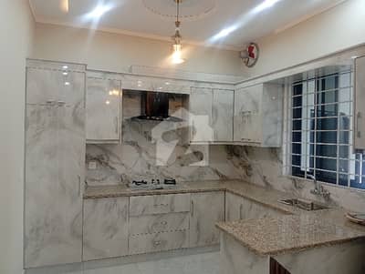 جناح گارڈنز فیز 1 جناح گارڈنز,ایف ای سی ایچ ایس,اسلام آباد میں 4 کمروں کا 5 مرلہ مکان 2.5 کروڑ میں برائے فروخت۔