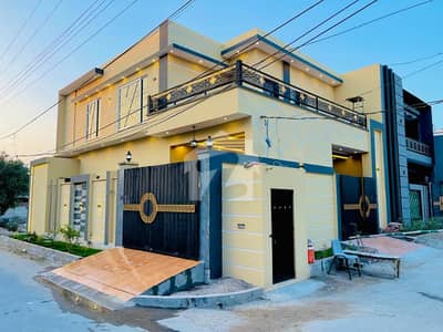ملتان پبلک سکول روڈ ملتان میں 4 کمروں کا 5 مرلہ مکان 1.55 کروڑ میں برائے فروخت۔