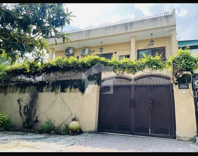 Luxurious 10-Bedroom with attached washroom Residence Available for Rent G-9/4, main road Islamabad   Rent out for guesthouse, school, hostels and Chinese party