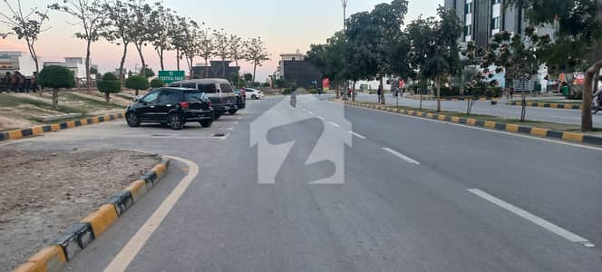 8 MARLA IDEALLY LOCATED PLOT FOR SALE IN FAISAL TOWN