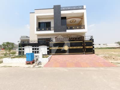 8 MARLA HOUSE AVAILABLE FOR RENT