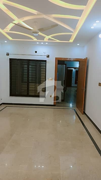 10 Marla Upp[er Portion 3 Bedroom 4 Washroom 1 Drying Room 1 Kitchen Available For Rent