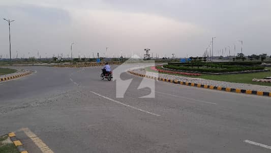 ڈی ایچ اے فیز9 پریزم - بلاک بی ڈی ایچ اے فیز9 پریزم,ڈی ایچ اے ڈیفینس,لاہور میں 2 کنال رہائشی پلاٹ 6.1 کروڑ میں برائے فروخت۔