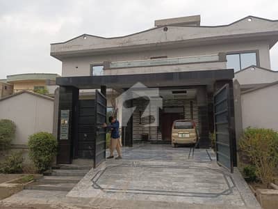 14 Marla Single Storey Corner House For Sale In Prime Location All Facilities Available