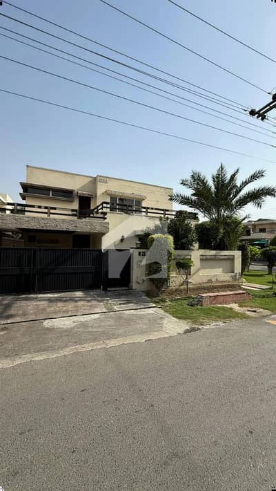 21 MARLA ELEGANT CORNER OLD BUNGALOW WITH BASEMENT AND BIG LAWN IS AVAILABLE IN THE BEST BLOCK OF DHA LAHORE.