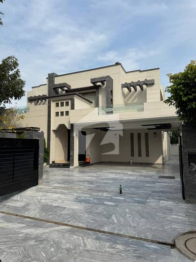 1 KANAL ELEGANT AND FULLY MAINTAINED SUPER HOT LOCATED BUNGALOW IS AVAILABLE IN THE BEST BLOCK OF DHA LAHORE