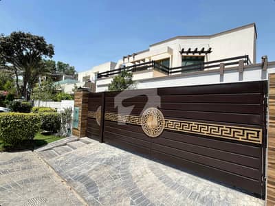 1 KANAL ELEGANT SUPER HOT LOCATED RENOVATED BUNGALOW IS AVAILABLE IN THE BEST BLOCK OF DHA LAHORE.