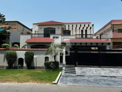 1 KANAL ELEGANT AND FULLY MAINTAINED SUPER HOT LOCATED BUNGALOW IS AVAILABLE IN THE BEST BLOCK OF DHA LAHORE