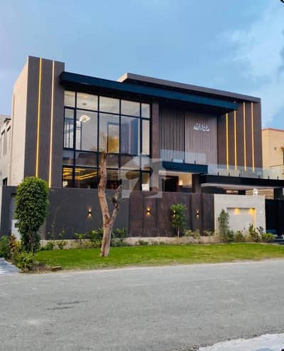 23 MARLA ELEGANT AND FULLY MAINTAINED SUPER HOT LOCATED BUNGALOW IS AVAILABLE IN THE BEST BLOCK OF DHA LAHORE